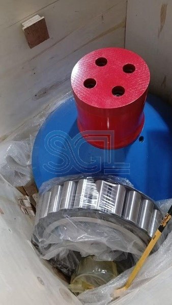 Hydraulic cylinder head with a red cap, used in heavy machinery and industrial applications.
